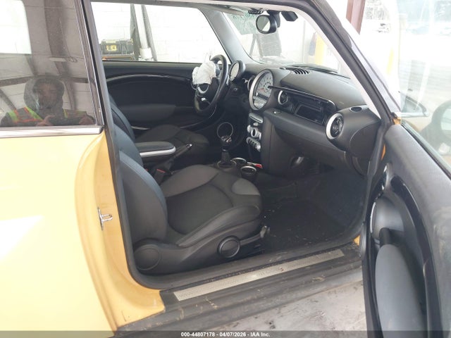 2009 MINI COOPER S WMWMF73579TW86935 Photo 4