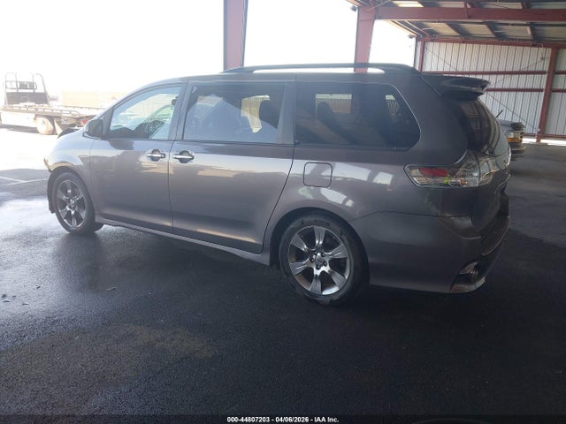 2016 TOYOTA SIENNA 5TDXK3DC3GS710175 Photo 2
