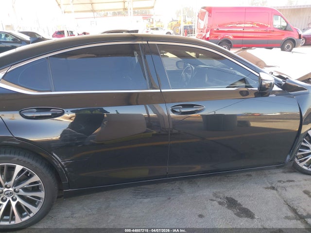 Продажа на аукционе авто 2019 Lexus Es 350, vin: JTHBZ1B18K2005074, номер лота: 44807215