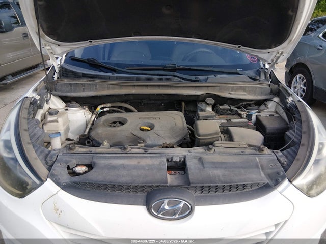 KM8JT3AF5FU965319 Hyundai TUCSON GLS