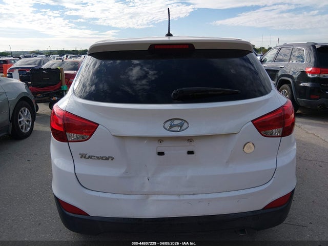 KM8JT3AF5FU965319 Hyundai TUCSON GLS