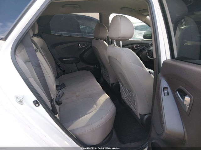 KM8JT3AF5FU965319 Hyundai TUCSON GLS