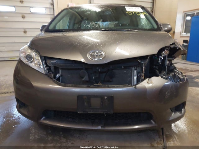 5TDJZ3DC5HS183064 Toyota Sienna Le 7 Passenger