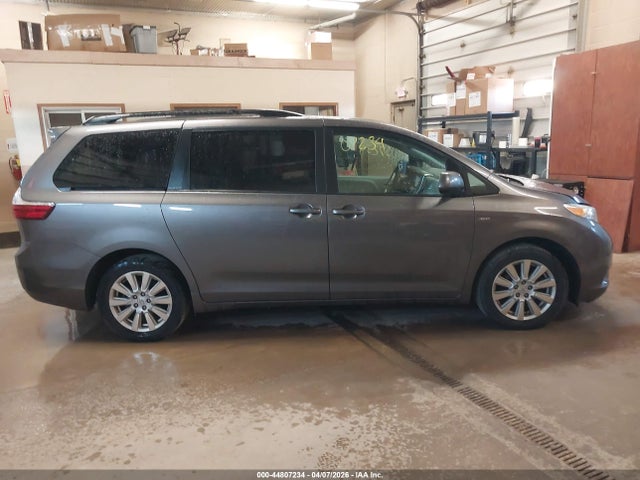 5TDJZ3DC5HS183064 Toyota Sienna Le 7 Passenger