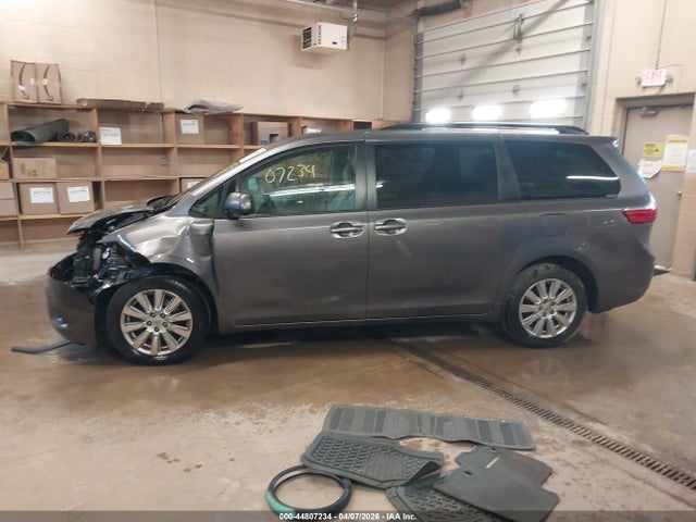 5TDJZ3DC5HS183064 Toyota Sienna Le 7 Passenger