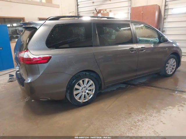 5TDJZ3DC5HS183064 Toyota Sienna Le 7 Passenger