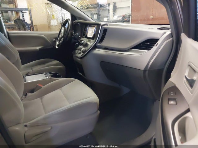 5TDJZ3DC5HS183064 Toyota Sienna Le 7 Passenger