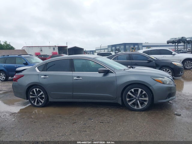 2017 Nissan Altima 2.5 Sr მანქანა იყიდება აუქციონზე, vin: 1N4AL3AP9HN324738, აუქციონის ნომერი: 44807241