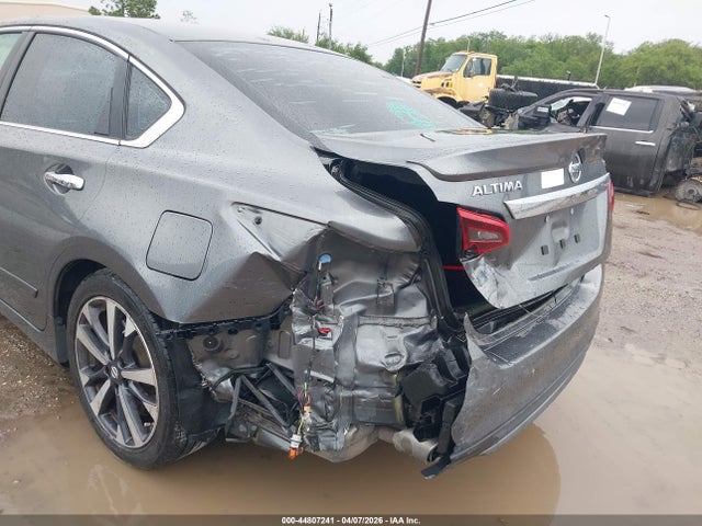 2017 Nissan Altima 2.5 Sr მანქანა იყიდება აუქციონზე, vin: 1N4AL3AP9HN324738, აუქციონის ნომერი: 44807241