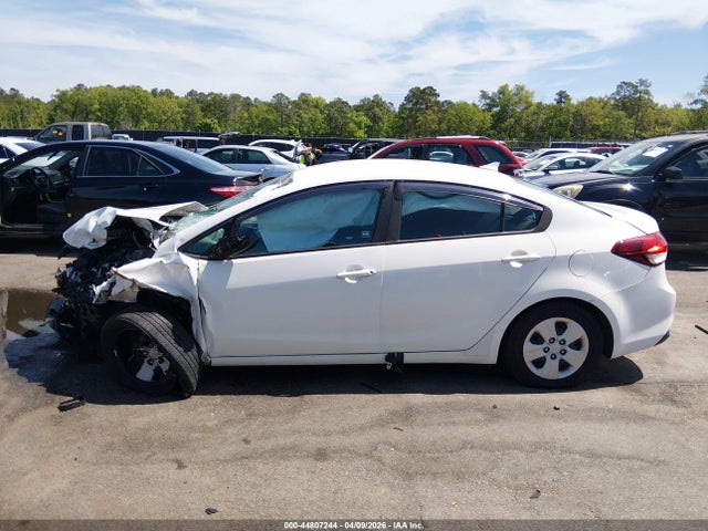 2017 Kia Forte Lx მანქანა იყიდება აუქციონზე, vin: 3KPFK4A77HE027383, აუქციონის ნომერი: 44807244
