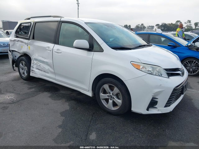 5TDKZ3DC6KS983108 Toyota Sienna Le 8 Passenger