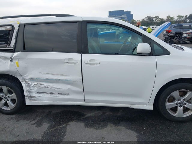 5TDKZ3DC6KS983108 Toyota Sienna Le 8 Passenger