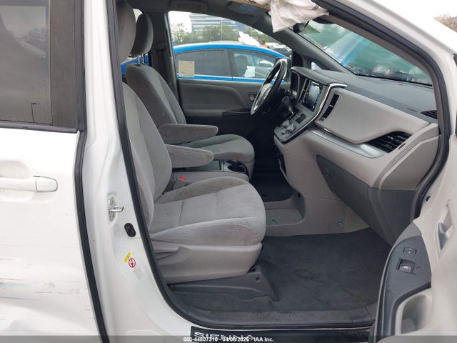 5TDKZ3DC6KS983108 Toyota Sienna Le 8 Passenger