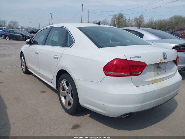 2012 VOLKSWAGEN PASSAT 1VWBH7A39CC018192 Photo 2
