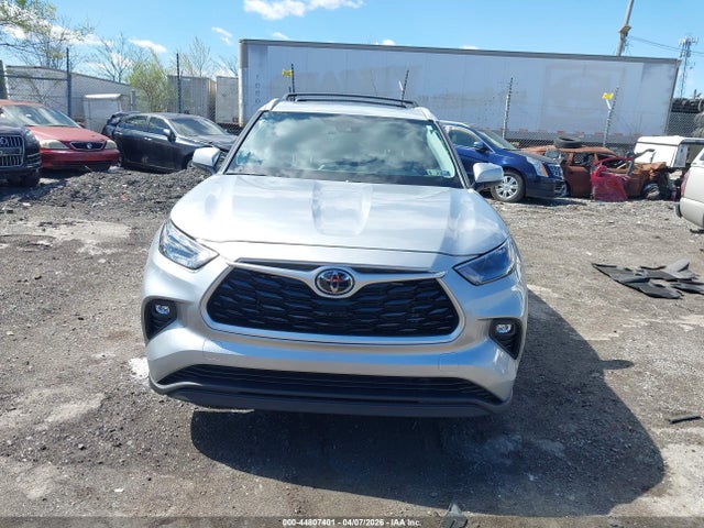 5TDHZRBHXNS586016 Toyota Highlander Xle