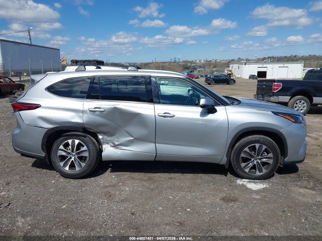 5TDHZRBHXNS586016 Toyota Highlander Xle