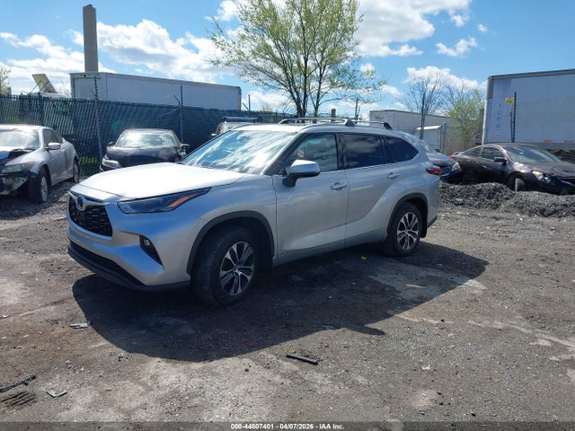 5TDHZRBHXNS586016 Toyota Highlander Xle