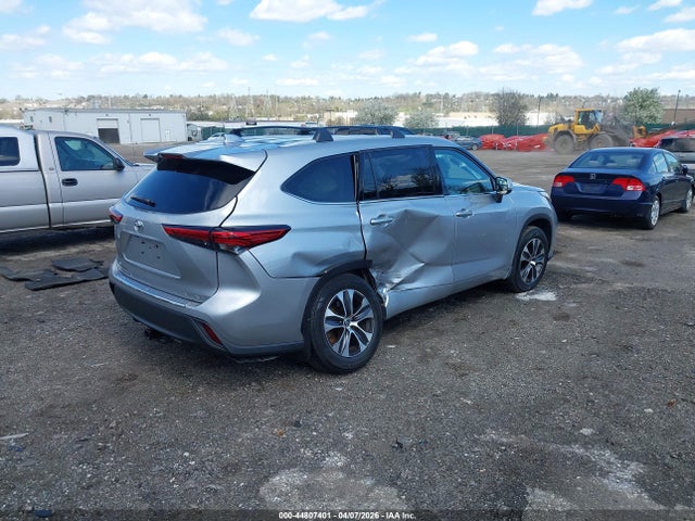 5TDHZRBHXNS586016 Toyota Highlander Xle