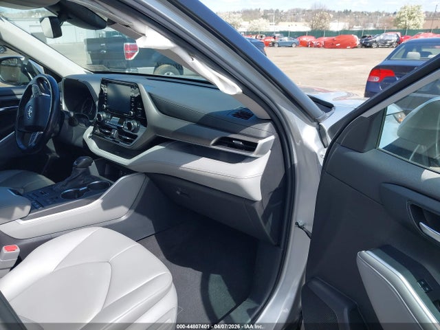 5TDHZRBHXNS586016 Toyota Highlander Xle