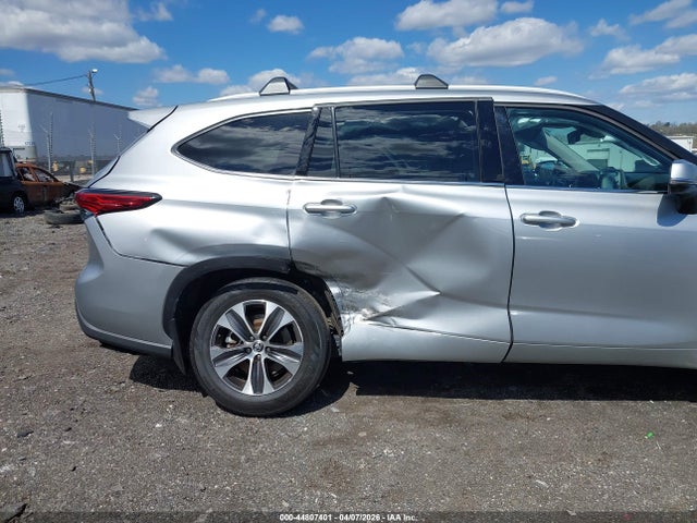 5TDHZRBHXNS586016 Toyota Highlander Xle