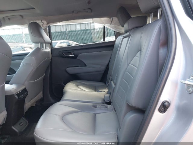 5TDHZRBHXNS586016 Toyota Highlander Xle