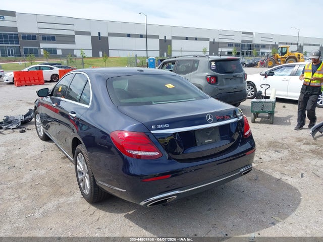 2017 Mercedes-benz E 300 4matic მანქანა იყიდება აუქციონზე, vin: WDDZF4KB2HA159755, აუქციონის ნომერი: 44807408