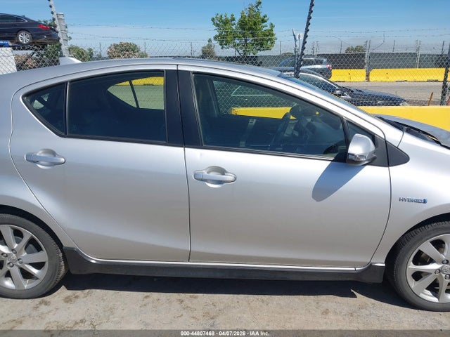 JTDKDTB32H1598586 Toyota Prius C Four
