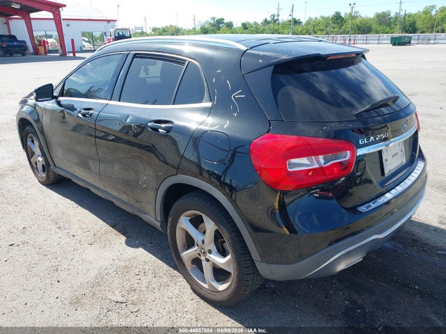 WDCTG4EB6KJ549848 Mercedes-Benz GLA 250