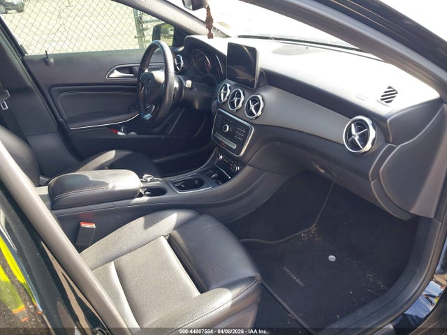 WDCTG4EB6KJ549848 Mercedes-Benz GLA 250