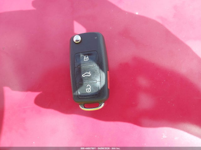 44807601 :رقم المزاد ، 3VWD17AJXFM322498 vin ، 2015 Volkswagen Jetta 1.8t Se مزاد بيع