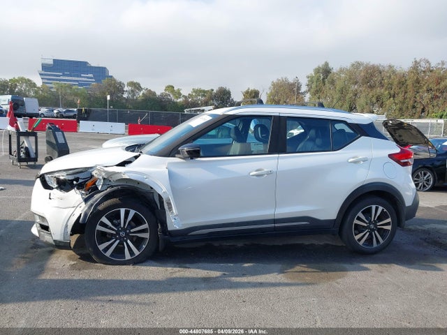 44807685 :رقم المزاد ، 3N1CP5DV6LL486917 vin ، 2020 Nissan Kicks Sr Xtronic Cvt مزاد بيع