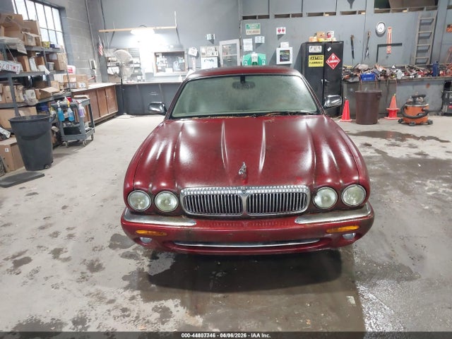 44807746 :رقم المزاد ، SAJDA24CXYLF18601 vin ، 2000 Jaguar Xj8 Vanden Plas مزاد بيع