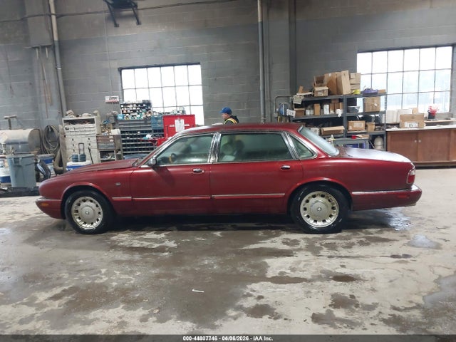 44807746 :رقم المزاد ، SAJDA24CXYLF18601 vin ، 2000 Jaguar Xj8 Vanden Plas مزاد بيع