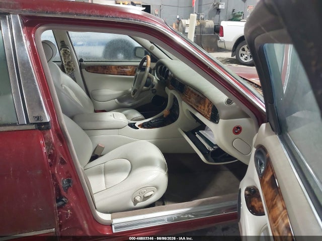 44807746 :رقم المزاد ، SAJDA24CXYLF18601 vin ، 2000 Jaguar Xj8 Vanden Plas مزاد بيع