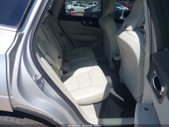 2021 Volvo Xc60 T5 Momentum მანქანა იყიდება აუქციონზე, vin: YV4102DKXM1684807, აუქციონის ნომერი: 44807836