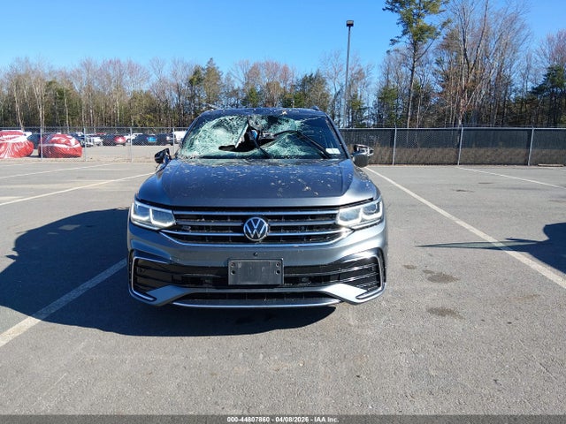 Продаж на аукціоні авто 2022 Volkswagen Tiguan 2.0t Sel R-line, vin: 3VV4B7AX2NM050808, номер лоту: 44807860