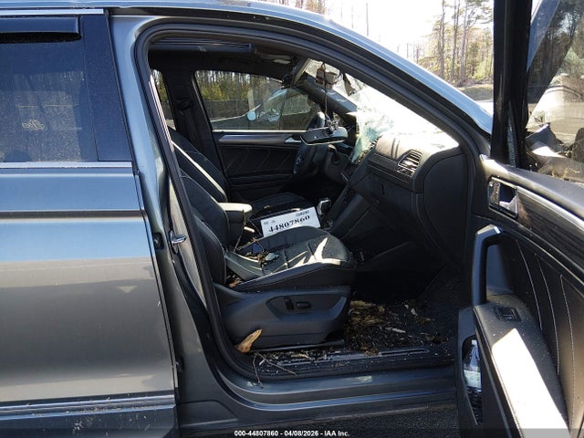 Продаж на аукціоні авто 2022 Volkswagen Tiguan 2.0t Sel R-line, vin: 3VV4B7AX2NM050808, номер лоту: 44807860