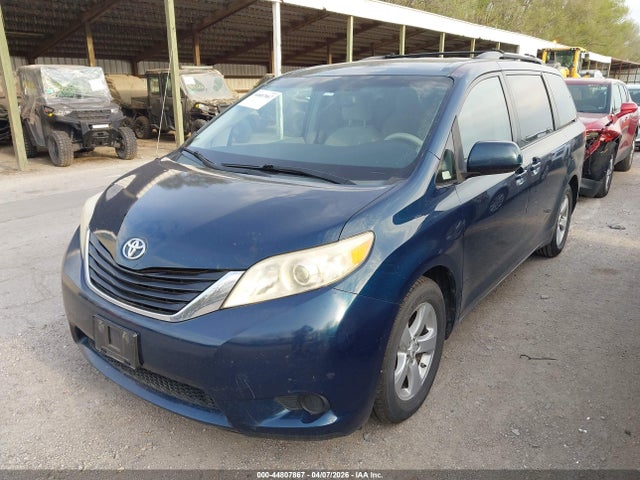 2011 TOYOTA SIENNA 5TDKK3DC8BS103143 Photo 1