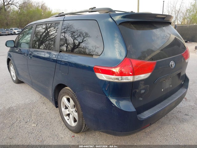 2011 TOYOTA SIENNA 5TDKK3DC8BS103143 Photo 2