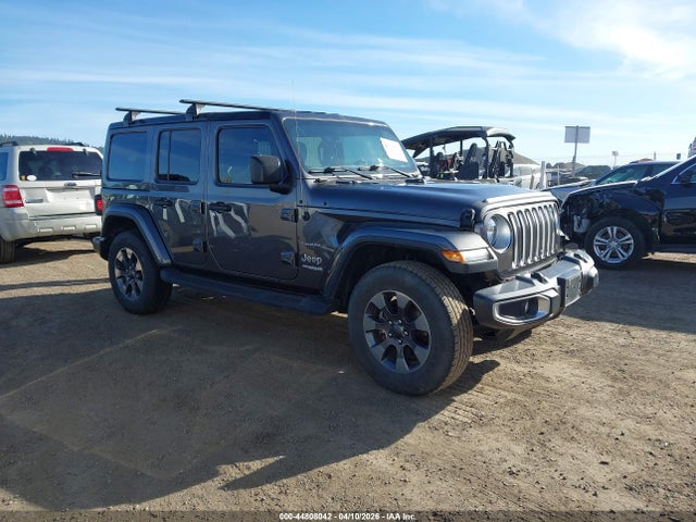 1C4HJXEG4JW316319 Jeep Wrangler Unlimited Sahara 4x4