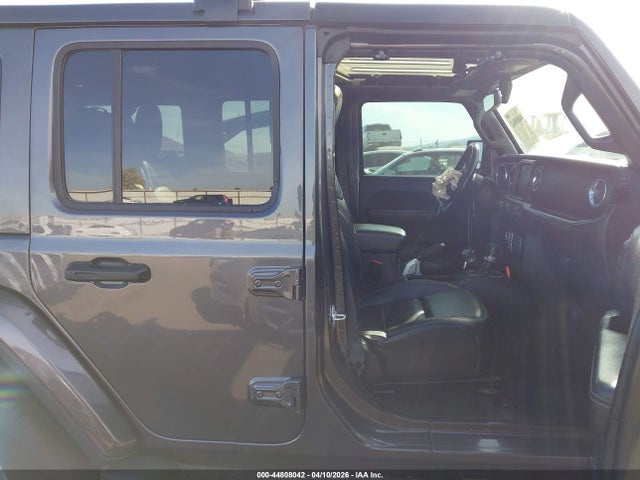 1C4HJXEG4JW316319 Jeep Wrangler Unlimited Sahara 4x4