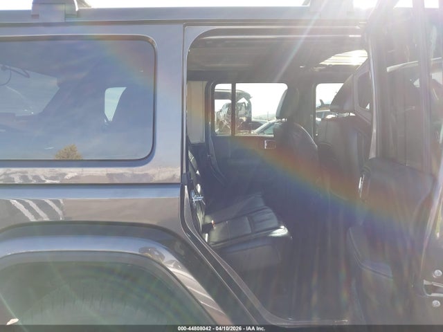 1C4HJXEG4JW316319 Jeep Wrangler Unlimited Sahara 4x4