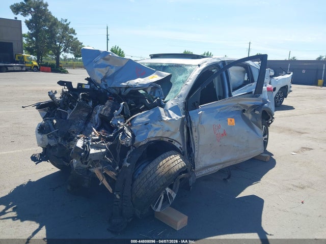 JTMRFREV8JD235920 Toyota Rav4 Xle