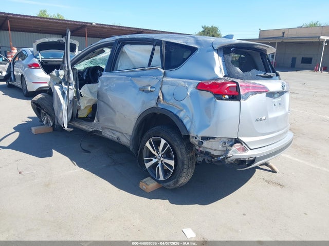 JTMRFREV8JD235920 Toyota Rav4 Xle