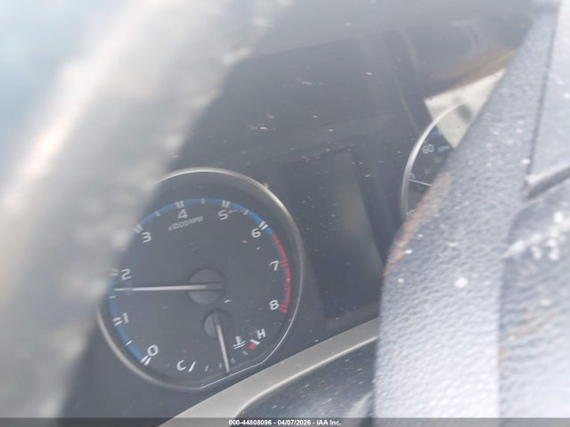 JTMRFREV8JD235920 Toyota Rav4 Xle