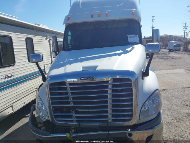 Продажа на аукционе авто 2013 Freightliner Cascadia 125, vin: 1FUJGLDR0DLBZ1624, номер лота: 44808112