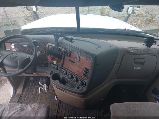 Продажа на аукционе авто 2013 Freightliner Cascadia 125, vin: 1FUJGLDR0DLBZ1624, номер лота: 44808112