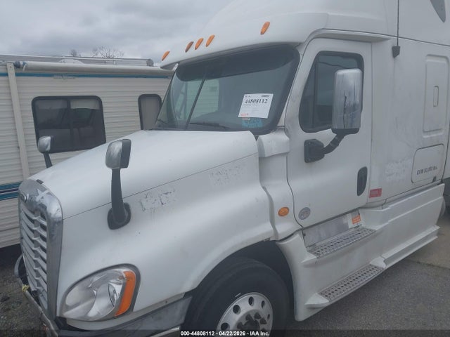 Продажа на аукционе авто 2013 Freightliner Cascadia 125, vin: 1FUJGLDR0DLBZ1624, номер лота: 44808112