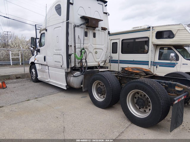 Продажа на аукционе авто 2013 Freightliner Cascadia 125, vin: 1FUJGLDR0DLBZ1624, номер лота: 44808112