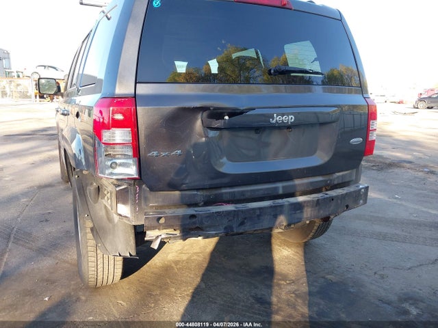 1C4NJRFB6GD608527 Jeep Patriot Latitude